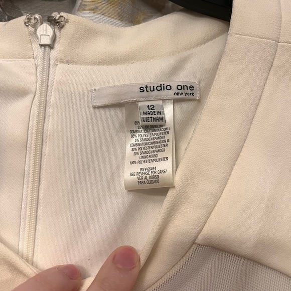 Elegant Sleeveless Dress with Sheer Cut-Out and Lace Panel - Picture 2 of 4